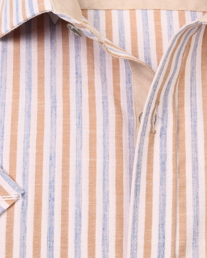 قميص مخطط بأكمام قصيرة بلون الخوخ والسماء