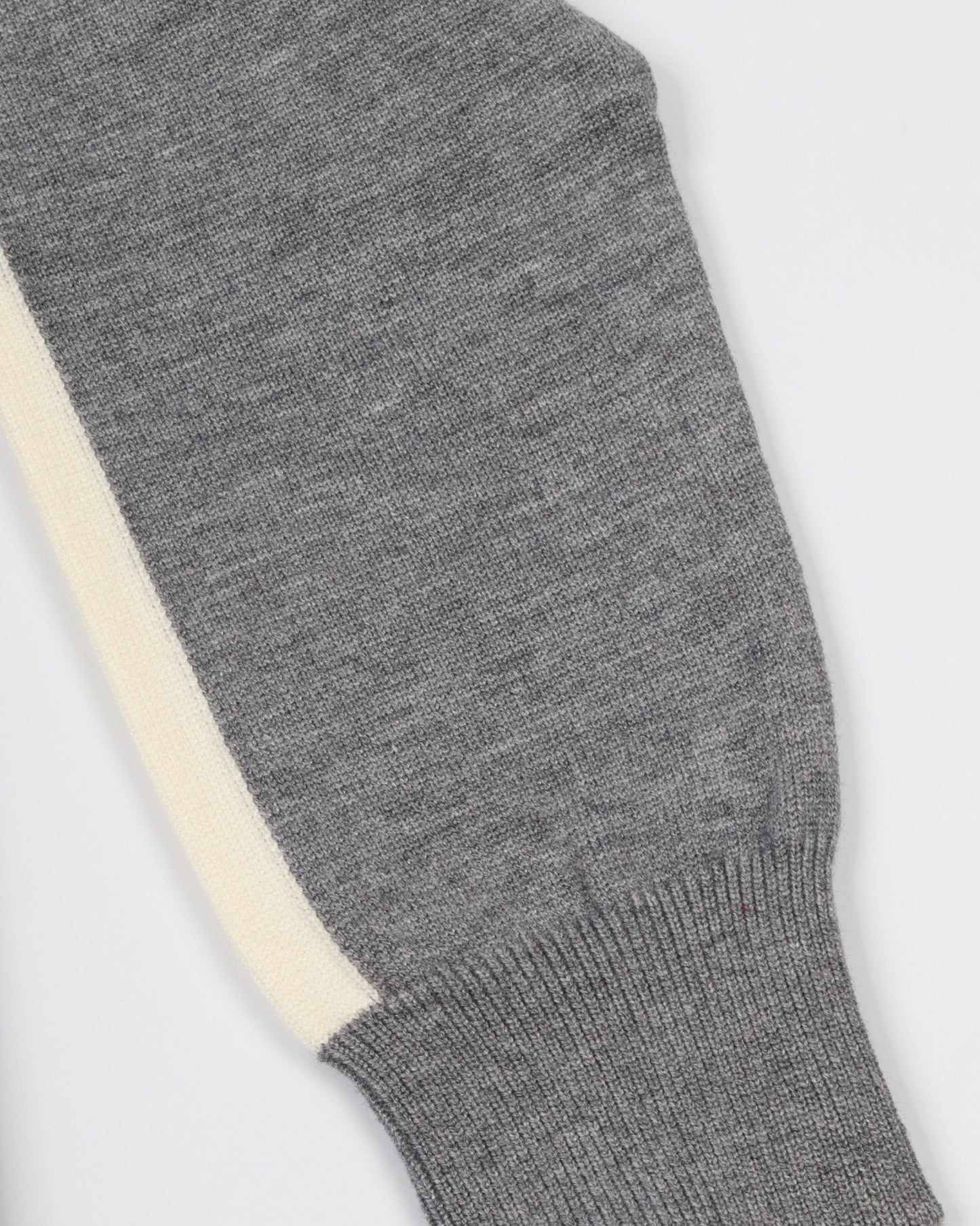 White Grey Round Trico