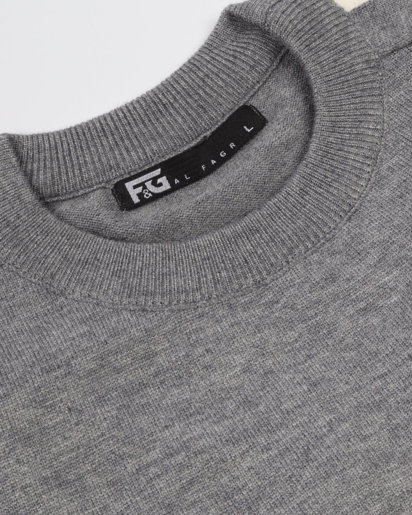 White Grey Round Trico