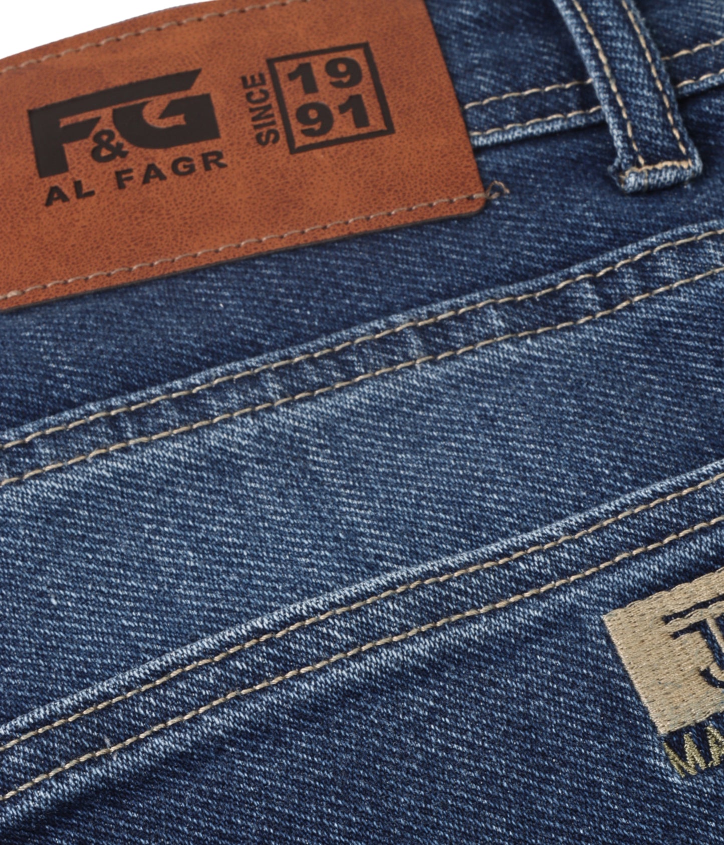 Classic Men’s Denim Jeans – بنطلون جينز رجالي كلاسيك