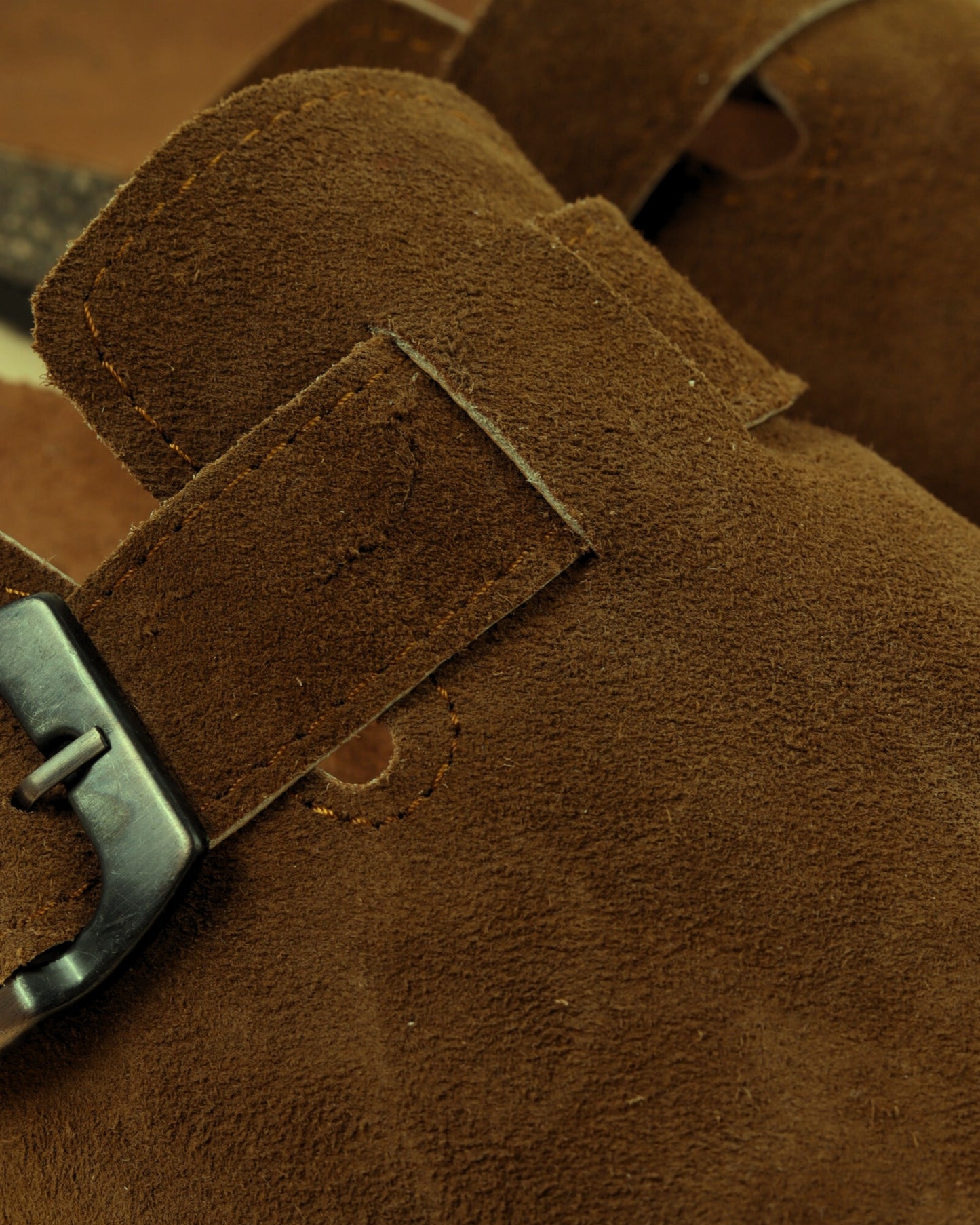 Men’s Suede Buckle Slippers – Comfortable Casual Style